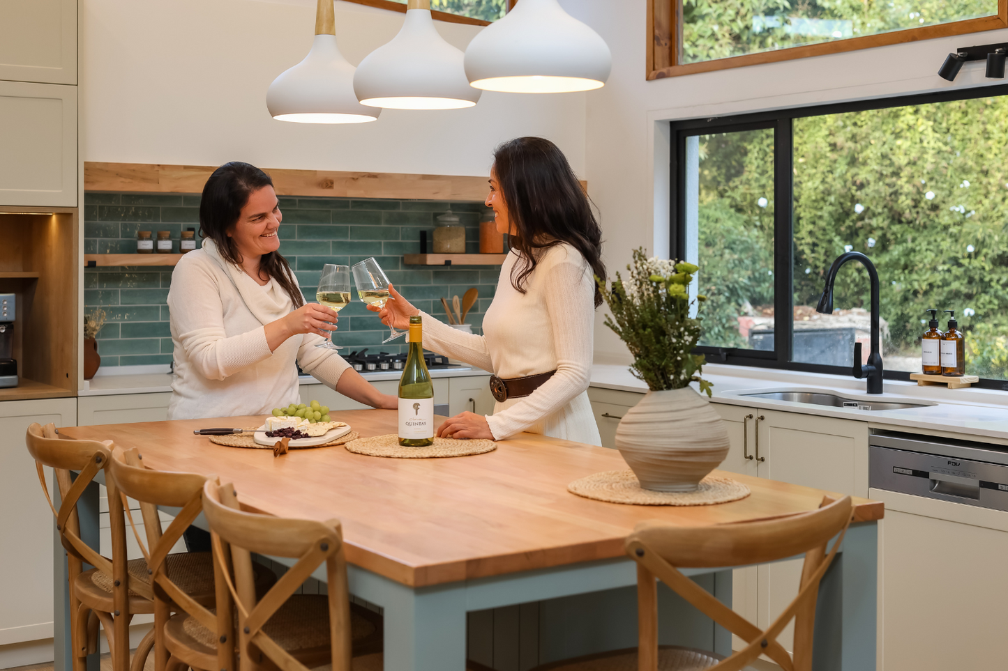 Recibir en casa sin estrés: tips para ser la mejor anfitriona estas fiestas ✨