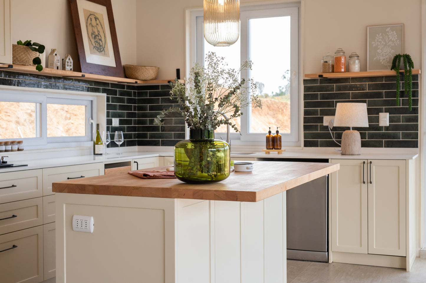 Iluminación y Texturas: Cómo resaltar la materialidad de tus muebles Tablero