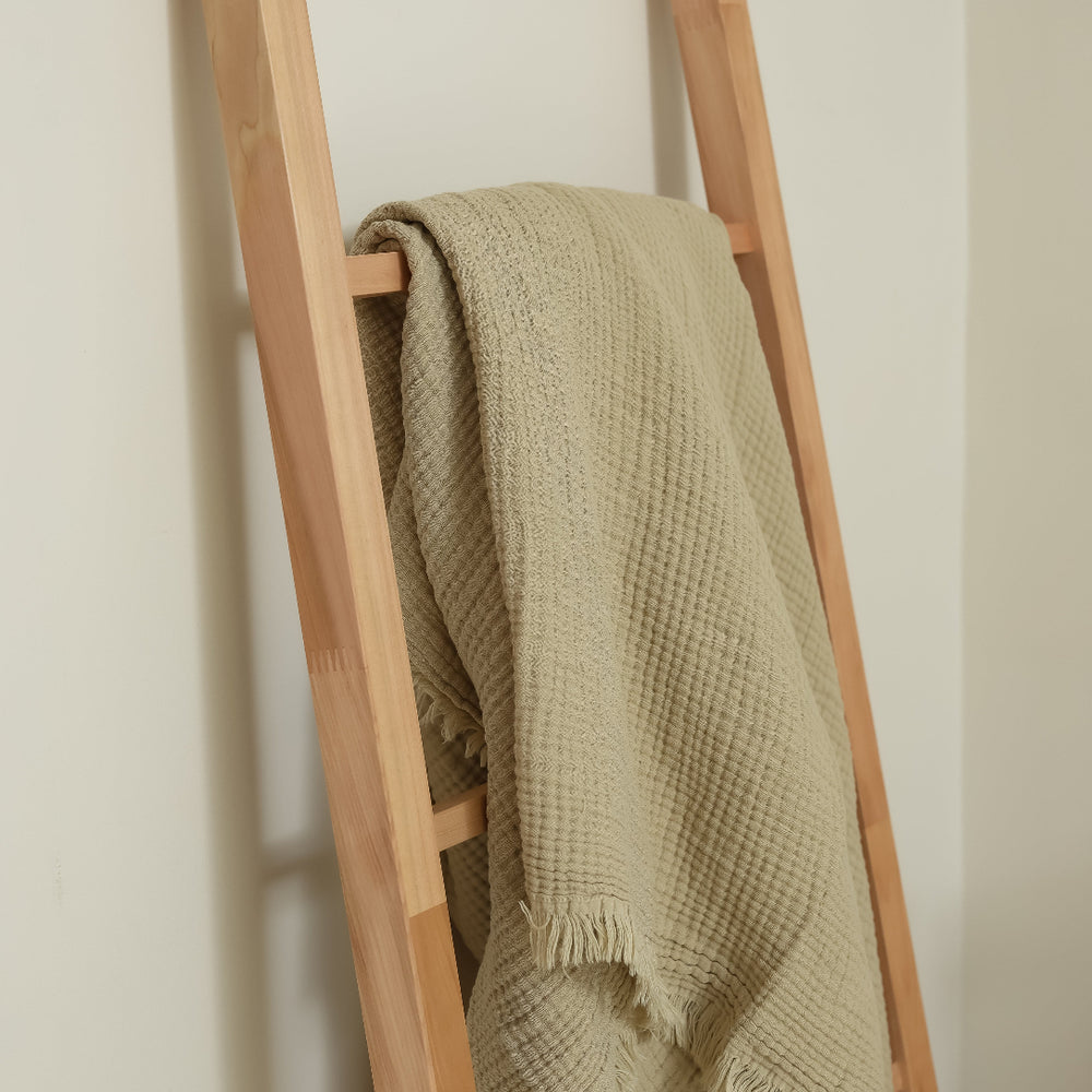 
                      
                        Escalera Porta Mantas de Madera
                      
                    